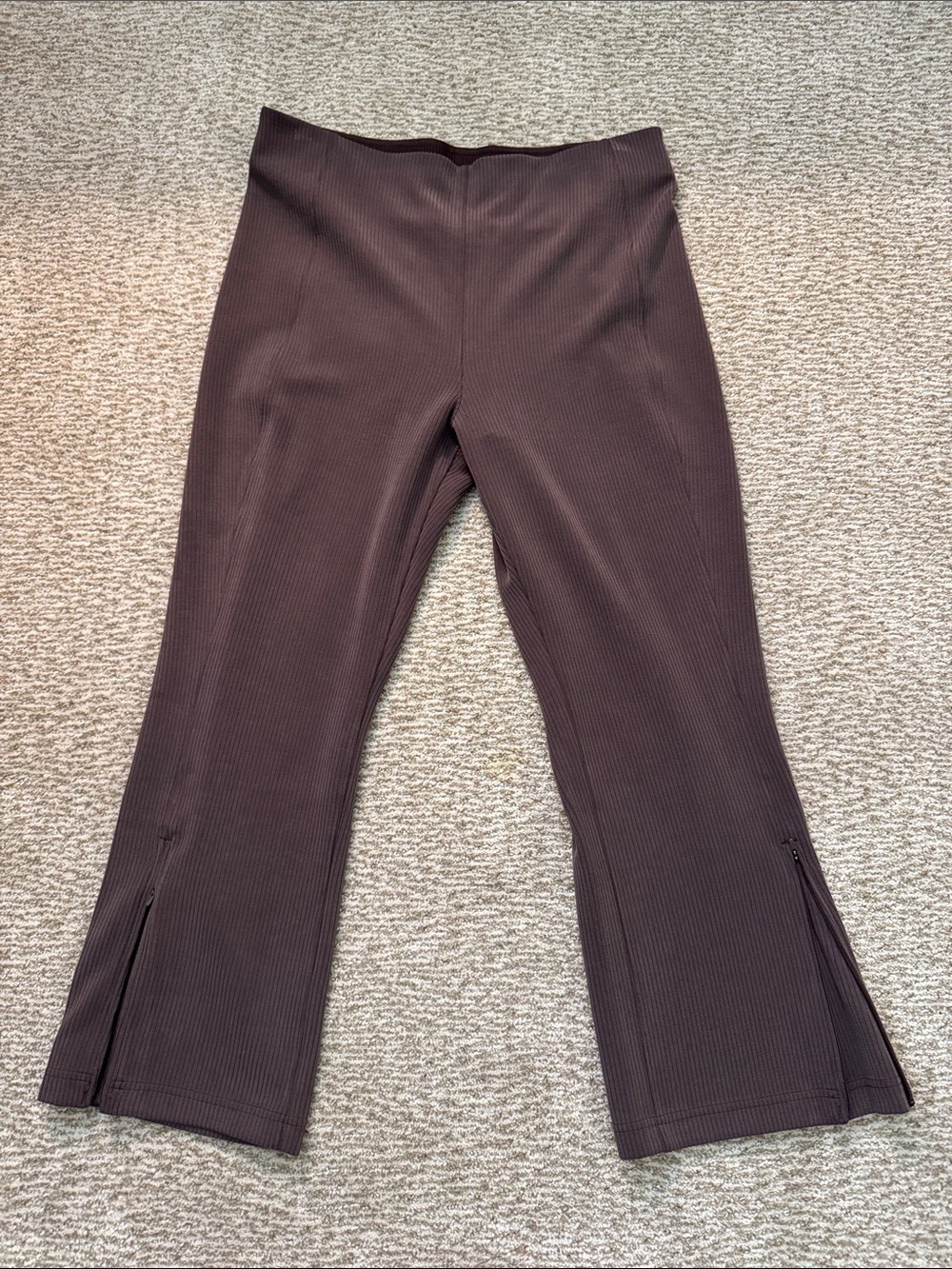 Lululemon Ribbed Softstreme Zip Leg HR Crop 25” 12